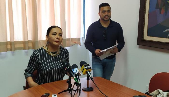 Diana Atamaint, presidenta del CNE, comunicó la noticia.
