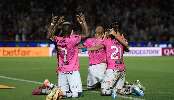 Jugadores del Independiente del Valle en su encuentro frente a Colón.