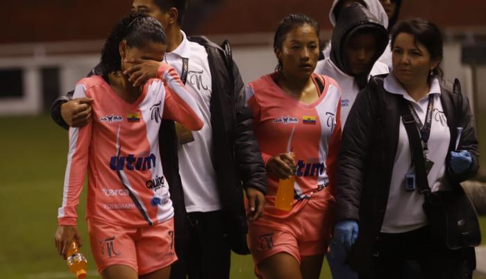 Apenas inició el juego, las ecuatorianas se vieron sorprendidas por el gol de Gisela Robledo a los cinco minutos.