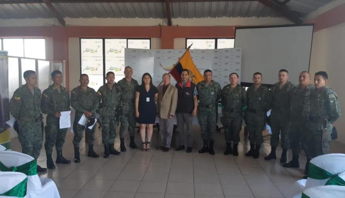 Los militares fueron homenajeados por sus labores de rescate con las víctimas.