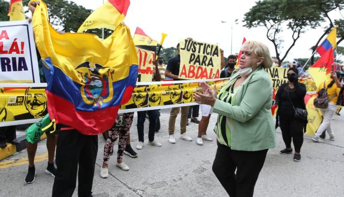 Muestras de apoyo para el expresidente Abdalá Bucaram