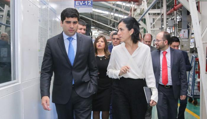 María Alejandra Muñoz junto a su antecesor, Otto Sonnenholzner.