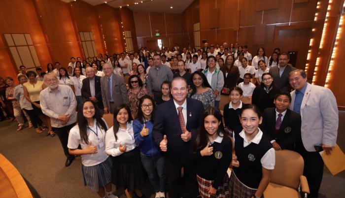 Participación. La ceremonia se desarrolló en el auditorio de Gráficos Nacionales.