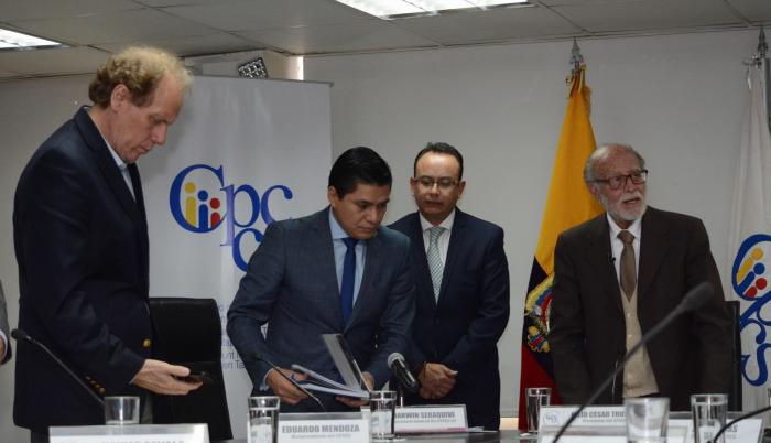 La Superintendencia de Comunicación (Supercom) ya tiene al reemplazo de Carlos Ochoa. Se trata de Édison Toro, que fue posesionado ayer por el Consejo de Participación Ciudadana, en calidad de encargado.
