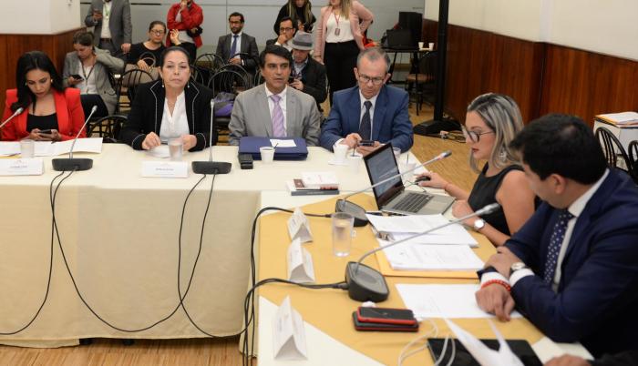 Informe. Más de dos horas duró la lectura del documento final de la Comisión parlamentaria. Todos coincidieron en que le faltaba contundencia.