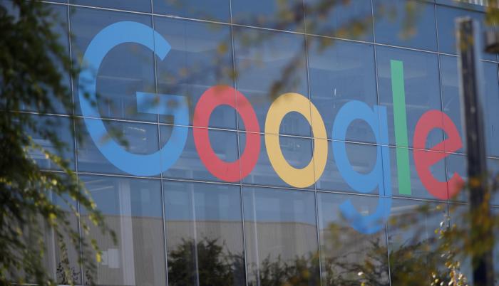 Además, Google retiró de su red publicitaria más de 91.000 dominios que hacían un “uso inadecuado” de material protegido.