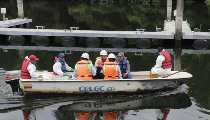 Actividad. Celec destinó a 140 personas para el trabajo de remediación, mientras que el MAE mantiene a 40 en el área contaminada del estero.