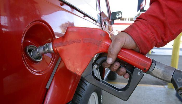 Combustibles. En agosto se empezó a aplicar el alza. Así, el galón de súper pasó de $ 2,34 a $ 3,10; la ecopaís, de $ 1,48 a $ 1,85 y el diésel de $ 1,37 a $ 2,74.