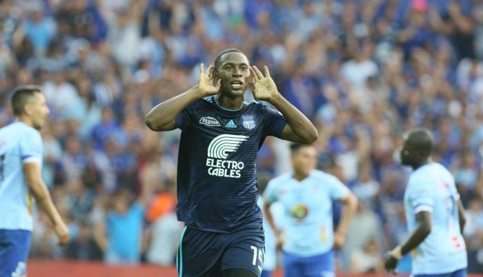 Efectividad. Brayan ‘El Cuco’ Angulo volvió a ser clave en la victoria millonaria luego de anotar un doblete para vencer 3-1 a Macará.
