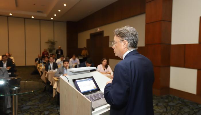 Conferencia. Walter Spurrier da perspectivas económicas en Guayaquil a decenas de empresarios.