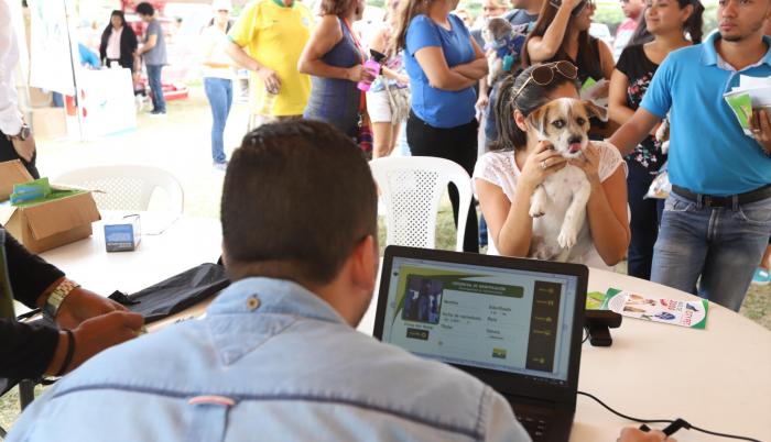 En la jornada de cedulación en la parroquia La Puntilla realizaron la toma fotográfica de los animales.