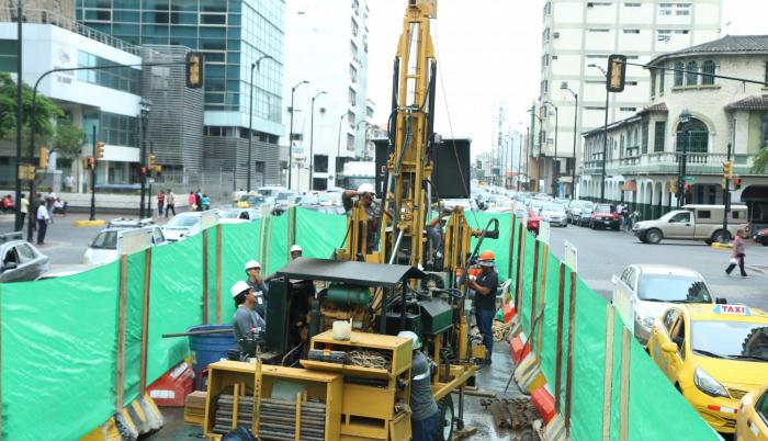 Imagen referencial. Sondeo de suelo para la construcción de la Aerovía.