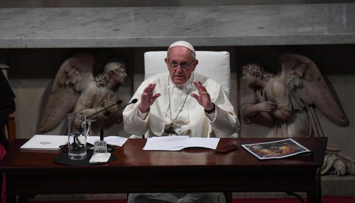 En la sala de San Patrick del Castillo de Dublín, recordó que su predecesor, Benedicto XVI, “no escatimó palabras para reconocer la gravedad de la situación”.