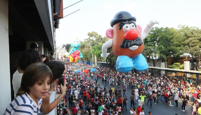 Los balcones. Fueron sitios estratégicos para apreciar más de cerca los globos gigantes.