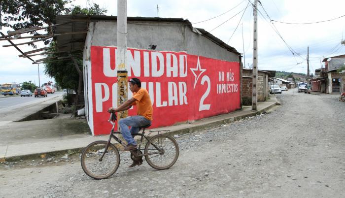 Pintura publicitaria en En Petrillo, vía a Daule