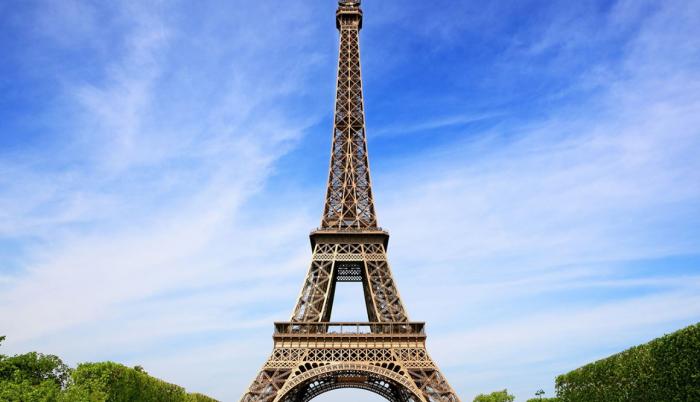 Un trozo de escalera de la torre Eiffel será subastado