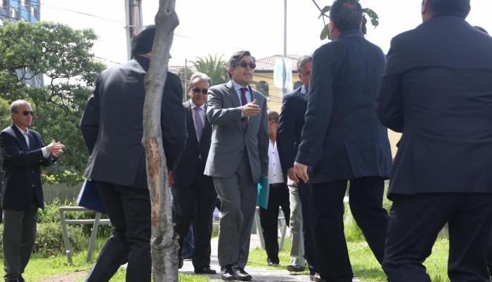 El dirigente César Montúfar denunció al expresidente, Rafael Correa, por supuesta “delincuencia organizada”. Incluyó en su pedido de investigación a Jorge Glas, José Serrano, Alexis Mera, Diego García, Galo Chiriboga y Carlos Pólit. También solicitó que n