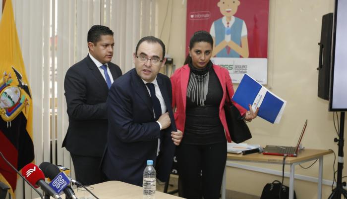 Ajustes. Manolo Rodas (c) anunció que habrá optimización en la gestión del Seguro Social en este año.