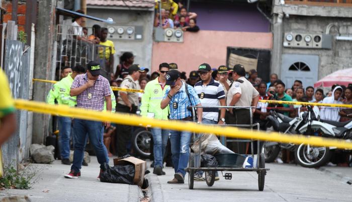 Un cartón se cayó del triciclo y puso en evidencia el macabro hallazgo en el Guasmo Sur.
