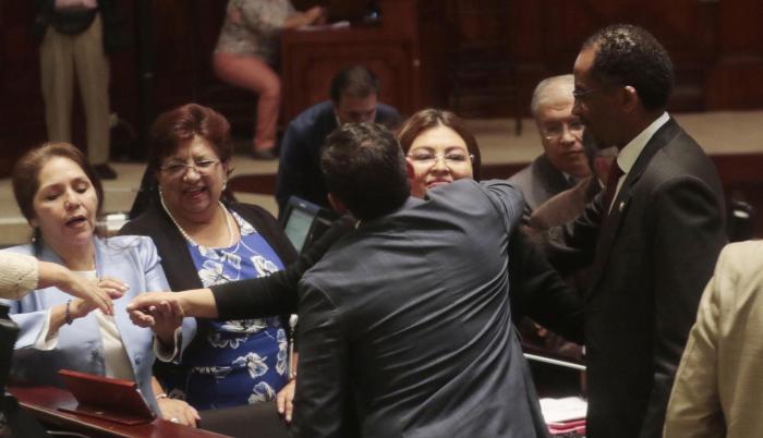 A inicios de este mes, el Pleno de la Asamblea no logró completar los votos para aprobar una resolución para que se investigue a la asambleísta Sofía Espín. Esto fue tomado como un primer triunfo para el bloque independiente cercano al expresidente Rafael