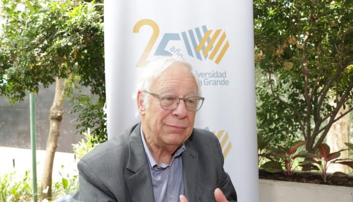 Es Director de la cátedra Unesco de Políticas Comparadas de Educación Superior y consultor internacional en Educación