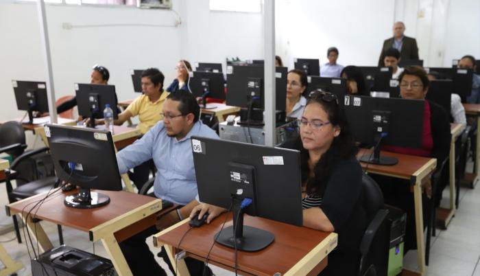 Pruebas. La jornada de evaluación docente se desarrolló ayer con menos contratiempo que el martes pasado.