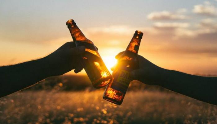 Los locales con atención turística podrán vender alcohol hasta las tres de la mañana.
