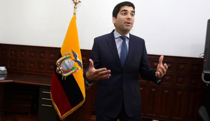 El vicepresidente atendió ayer varias entrevistas en los medios de comunicación y permaneció en su despacho analizando la situación de la Vicepresidencia que recibe.
