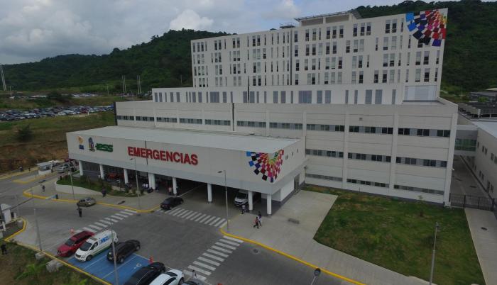 Hospital de Los Ceibos. Los pacientes se quejan de la atención, aseguran que faltan medicinas, especialistas, reactivos; y que la espera en atención es larga. Tanto en Consulta Externa como Emergencias.