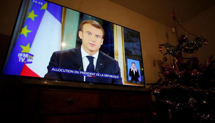En un alocución televisada de 13 minutos de duración, admitió que el país afronta “un momento histórico” y pidió a las grandes empresas que participen en el esfuerzo necesario para cambiar la situación.