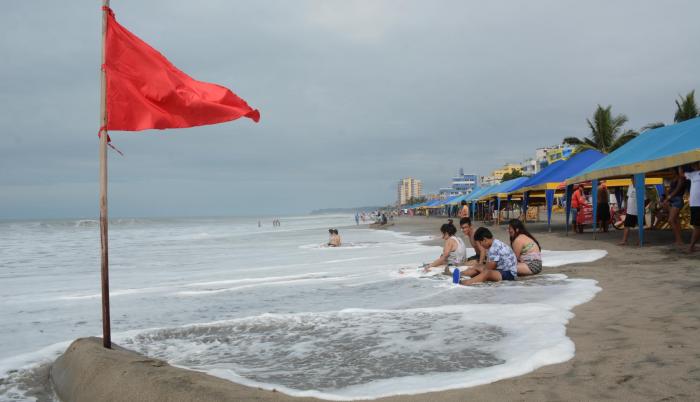 Balnearios como Súa y Same, en la provincia de Esmeraldas, fueron afectados por el oleaje.