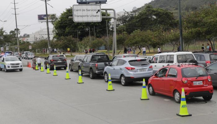 Inspección. Los vehículos de la firma Chevrolet encabezan la lista de las unidades matriculadas en Guayaquil, según el informe de la ATM.