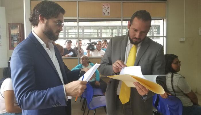 Luis Valenzuela indicó que además de apoyar la denuncia del uniformado, la institución presentará otra.