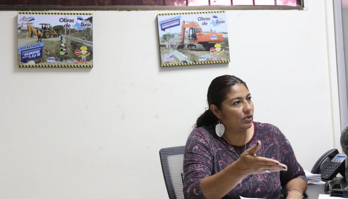 La administradora del contrato de la obra, Roxana Vera, asegura que se cumple con los tiempos, así como con la justificación de los elevados valores por los trabajos.