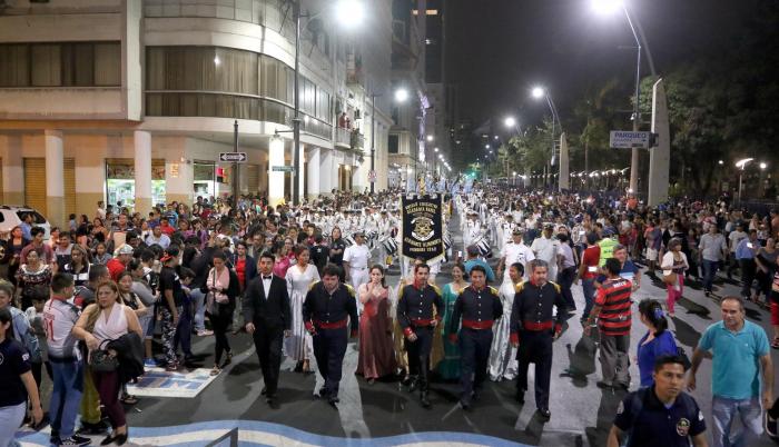 A fraguar la sublevación. Los actores del Club Cast recorren el Malecón.