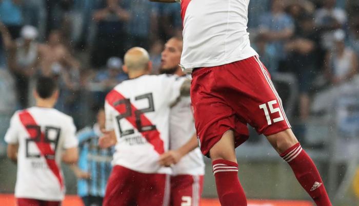 Exequiel Palacios de River Plate celebra la victoria ante Gremio.