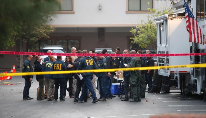 Al menos trece muertos, incluido un policía, en tiroteo en bar de California