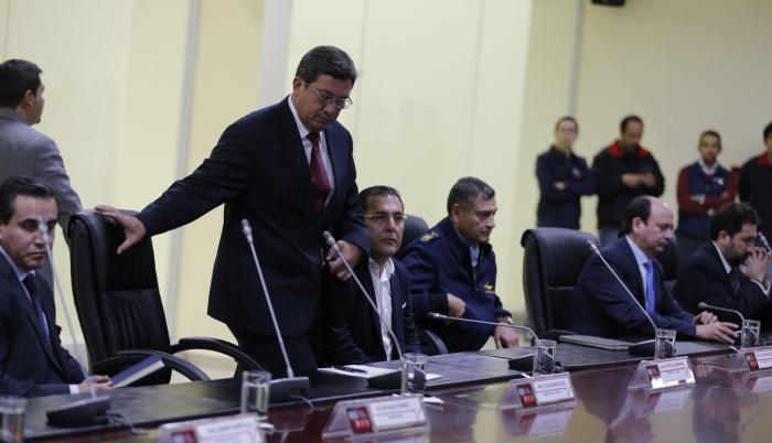 Ministros salientes. El 13 de abril, César Navas y Patricio Zambrano, durante una rueda de prensa en el ECU-911 de Quito.