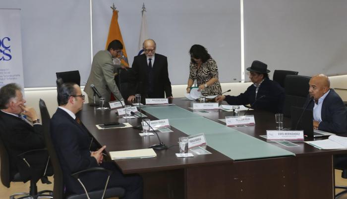 Pleno. El Consejo Transitorio se convocó para las 14:00 de ayer para conocer el informe de la Judicatura.
