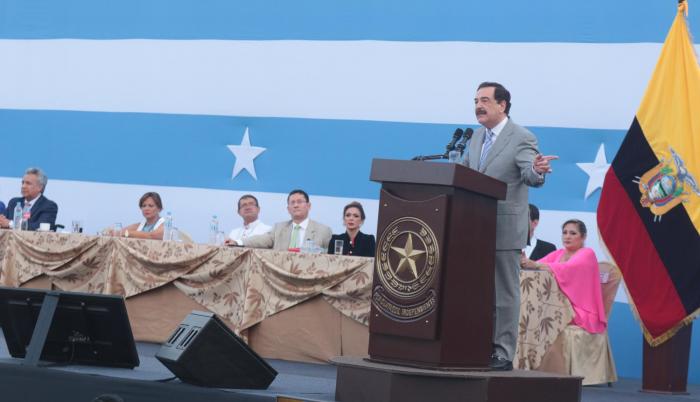 Despedida. Nebot en su último discurso en la Plaza de la Integración, en el extremo sur del Malecón.