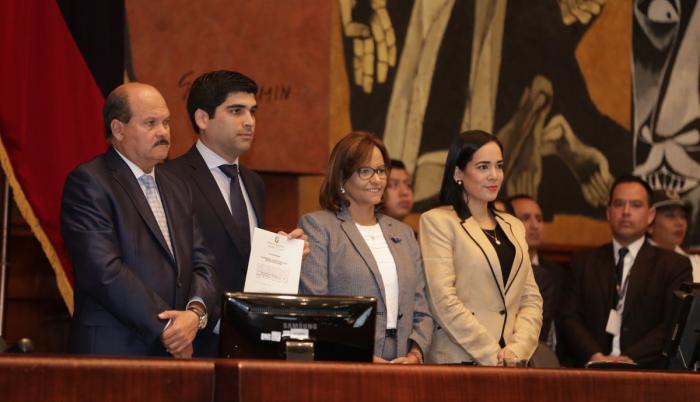 Para la designación del nuevo vicepresidente se requerían al menos 70 votos favorables.
