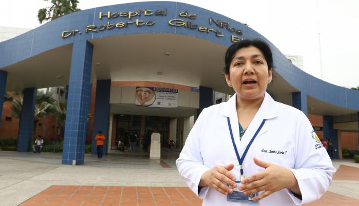Actualmente labora como coordinadora de la Unidad de Quemados del Hospital de Niños Roberto Gilbert. Tiene el título de doctora en Medicina y Cirugía de la Universidad de Guayaquil (1993) y el de médico pediatra de la Universidad Católica de Santiago de G