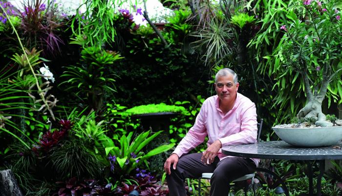 “La fuerza más importante de la naturaleza, esa atracción y energía que hace mover el mundo es el amor”.
