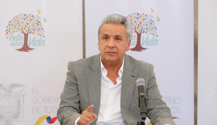 El primer mandatario puso a disposición de los ciudadanos la línea 1800-INDEBIDO para registrar denuncias de cobros indebidos.