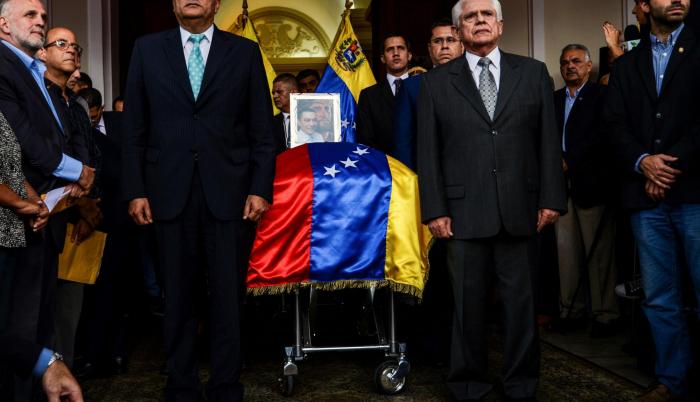 En Caracas, el fiscal general, Tarek Saab, ratificó el miércoles que el opositor se suicidó y que tiene testigos y pruebas forenses para respaldar lo dicho.