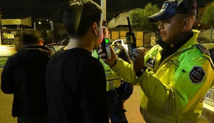 Operativos. En Cuenca, agentes de tránsito detuvieron a 22 conductores.