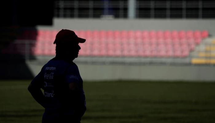 Reencuentro. El Bolillo vuelve a suelo panameño 4 meses después de haber dejado el cargo de técnico de la selección local.