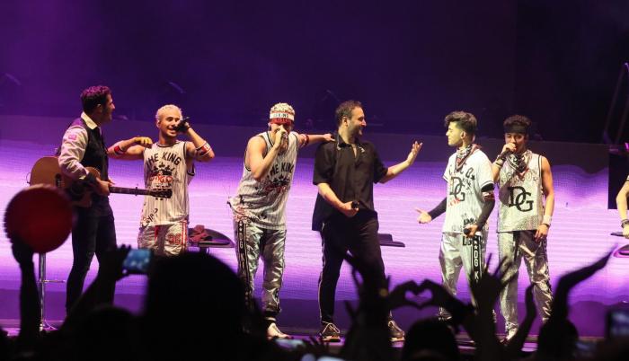 En medio del show de CNCO invitó a Reik para, juntos, interpretar Ya me enteré, canción perteneciente al repertorio de los mexicanos.