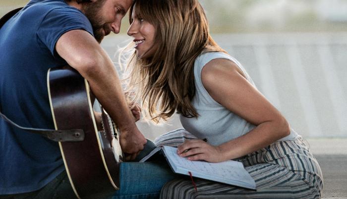 Lady Gaga junto a Bradley Cooper, actor y director del nuevo filme.