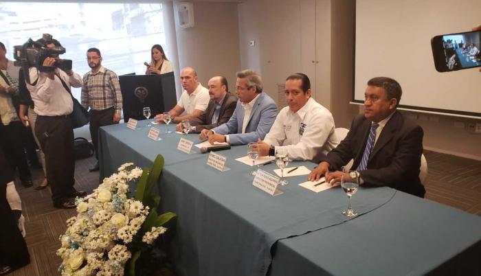 A la cita también acudió Gustavo Larrea, como director nacional de Democracia Sí, a respaldar las próximas candidaturas.